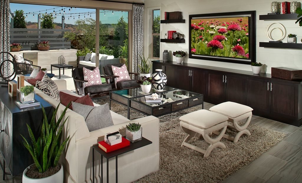 11living-room-connected-to-back-patio-1024x620