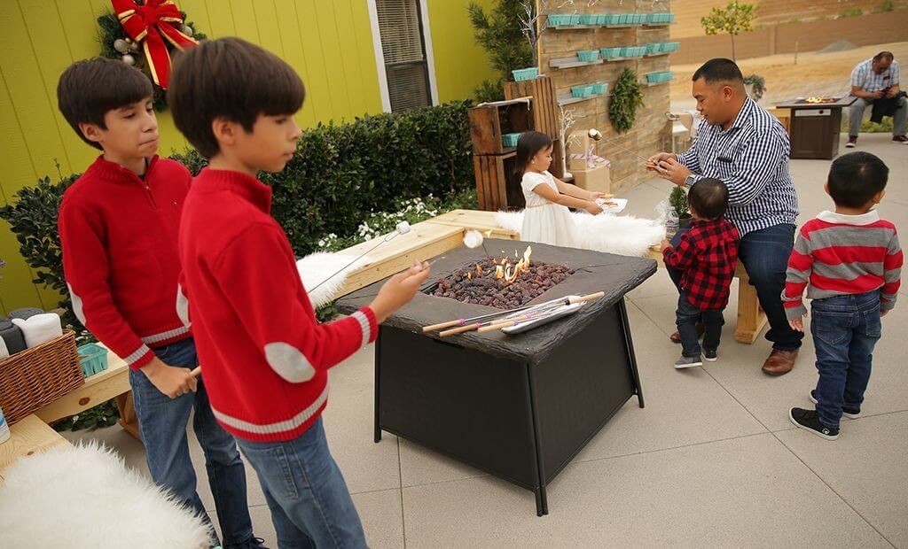 kids-making-smores-fire-pit-area-1024x620